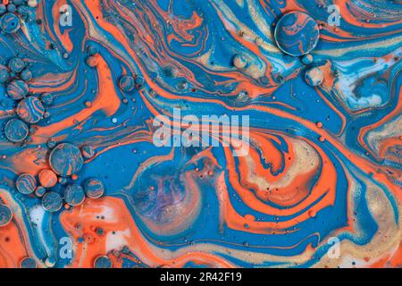Fondo di pittura astratta con linee ondulate di oro blu arancio e bolle di colore Foto Stock