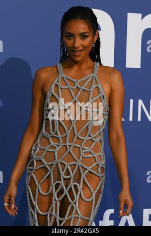 25 maggio 2023, Antibes, Cote d'Azur, Francia: SHAY MITCHELL partecipa al Gala dell'amfAR durante il 76th° Festival annuale di Cannes al Palais des Festivals il 25 maggio 2023 a Cannes, Francia (Credit Image: © Mickael Chavet/ZUMA Press Wire) SOLO PER USO EDITORIALE! Non per USO commerciale! Foto Stock