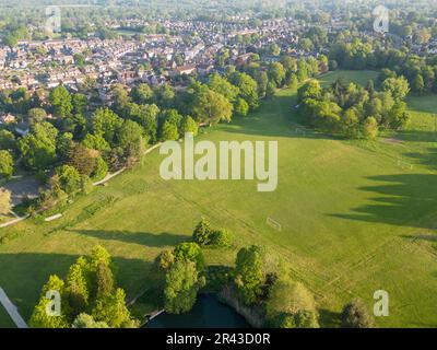 vista aerea di horsham , campi da calcio del parco horsham nel sussex occidentale Foto Stock