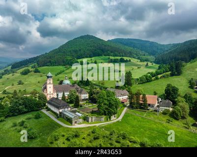 Veduta aerea del monastero di Sankt Trudpert, ex monastero benedettino, Muenstertal, Foresta Nera, Baden-Wuerttemberg, Germania Foto Stock
