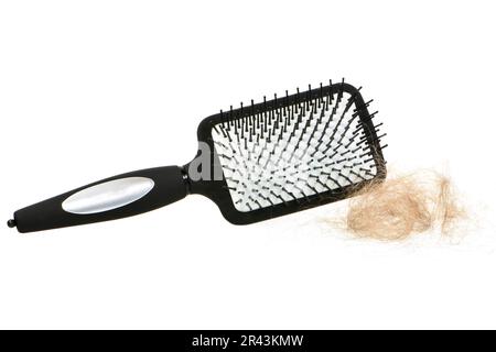 Loscia, mazzo di capelli e una spazzola nera isolata Foto Stock