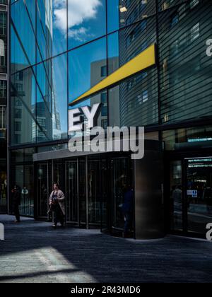 EY London Global Headquarters Global HQ 6 More London Place, London Bridge City London. Ernst & Young Global Limited. Architetti Foster e Partners Foto Stock