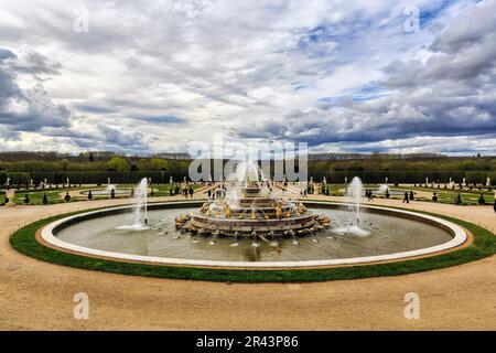 Fontana della Latona, caratteristiche d'acqua nel giardino e parco Bassin de Latone, Palazzo di Versailles, regione Ile-de-France, Francia Foto Stock