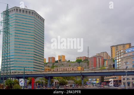 Italia, Italia, alto edificio a Genova, Genova vicino al porto Foto Stock