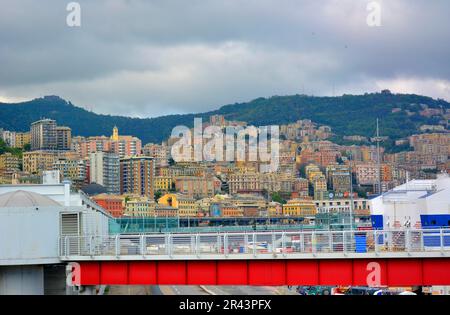 Italia, Italia, Genova vicino al porto, case residenziali Foto Stock