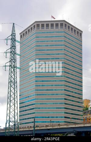 Italia, Italia, alto edificio a Genova, Genova vicino al porto Foto Stock