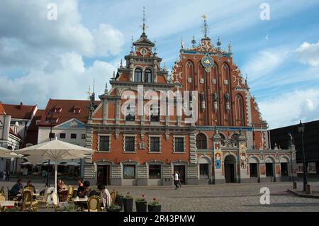 Blackhead House, Stati baltici, Europa, Weighhouse e Melngalvju Nams, Piazza del Municipio, Rathausplatz, Ratslaukums, Città Vecchia, riga, Lettonia Foto Stock