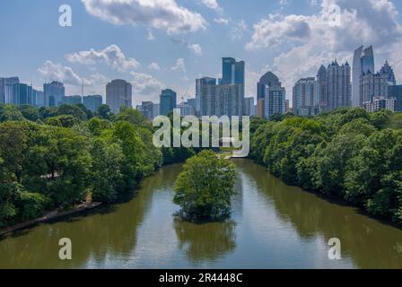 Lo skyline di Atlanta, Georgia in una giornata di sole Foto Stock