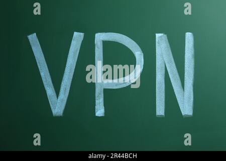 Acronimo di VPN (Virtual Private Network) scritto sulla lavagna Foto Stock