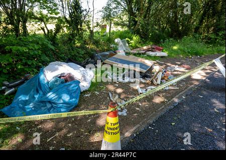 Vola la scena del crimine di ribaltamento in corso di indagine, Walsall, Regno Unito Foto Stock