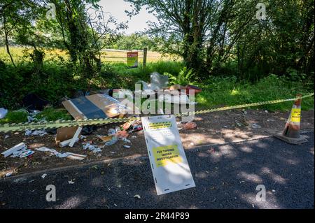 Vola la scena del crimine di ribaltamento in corso di indagine, Walsall, Regno Unito Foto Stock