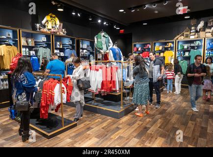 La mostra di Harry Potter è stata aperta al pubblico nel maggio 2023 su W. 34th St. A Midtown Manhattan, New York City, USA Foto Stock