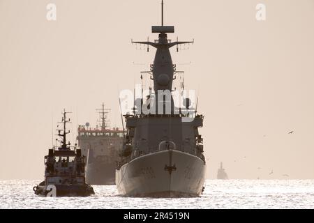 Gdynia, Polonia. 26 maggio 2023. Portoghese polivalente Karel Doorman fregata NRP Bartolomeu Dias F333, una parte della NATO permanente Gruppo marittimo uno SNMG1, è arrivato al porto di Gdynia © Wojciech Strozyk / Alamy Live News Foto Stock