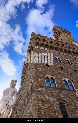 La Fontana del Nettuno a Firenze si trova in Piazza della Signoria di fronte a Palazzo Vecchio. Foto Stock