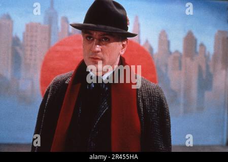 ROBERT DE niro in ONCE UPON A TIME IN AMERICA 1984 regista SERGIO LEONE basato sul romanzo The Hoods di Harry Grey musica Ennio Morricone costume design Gabriella Pescucci Italia - USA co-produzione The Ladd Company / Warner Bros. / Organizzazione Vendite Produttori (PSO) / Embassy International Pictures / Rafran Cinematografica Foto Stock