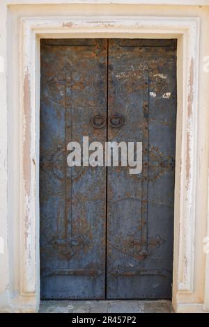 Ferro battuto porte. con maniglia circolare Foto Stock