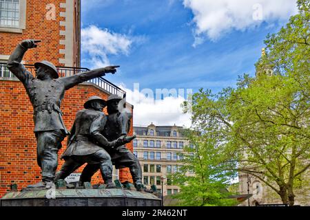 London Sermon Lane il National Firefighters Memorial scolpito da John W. Mills Foto Stock