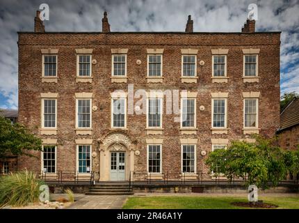 Cosin's Hall, Institute of Advanced Study, Durham University.Georgian edificio, caratterizzato da una facciata semplice e massiccia, file di finestre rettangolari. Foto Stock
