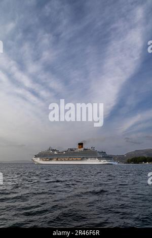 Nave da crociera Costa Firenze a Byfjorden, con partenza dal porto di Bergen, Norvegia. Foto Stock