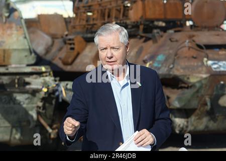 KIEV, UCRAINA - 26 MAGGIO 2023 - il senatore degli Stati Uniti Lindsey Graham tiene una conferenza stampa in piazza Mykhailivska, Kiev, capitale dell'Ucraina. Foto Stock