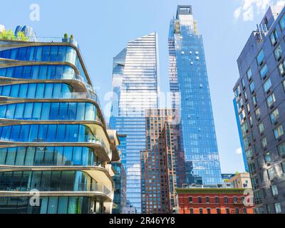 Architettura vista dalle Highline, Parco pubblico elevato di New York City, Chelsea, Meatpacking District, Manhatten, New York City, New York, Stati Uniti Foto Stock