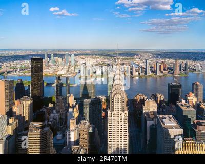 Skyline come visto da Summit, One Vanderbilt, piattaforma di osservazione Skyscraper specchi interni architettura attrazione per vedere lo skyline di Manhattans fr Foto Stock