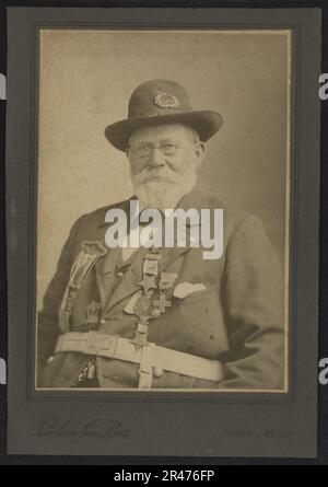 Veterano della Guerra civile non identificato in divisa del Grande Armata della Repubblica con medaglie) - Richardson Bros., Hyannis, Messa Foto Stock