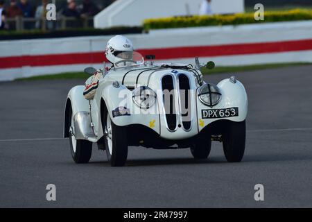 John Ure, BMW 328 Frazer Nash, Trofeo Nuvolari, un pilota unico di venti minuti di gara per le vetture Sport Racing che gareggiavano fino al 1939, Goodwood 80th Membe Foto Stock