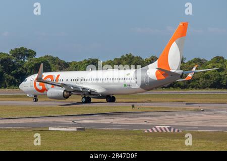 Aereo GOL Airlines, tassando sulla linea di taxi dall'aeroporto di Santarem (SBSN). Un Boeing 737-800, registrazione PR-GGE. Foto Stock