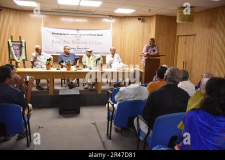 Kolkata, Bengala Occidentale, India. 26th maggio, 2023. Himadri Sekhar Dutta, eminente critico d'arte e fotoartista che parla alla 12th Benu Sen Memorial Lecture di Kolkata in occasione del 91st° compleanno di Benu Sen (1932-2022), eminente artista ed educatore fotografico. (Credit Image: © Biswarup Gangully/Pacific Press via ZUMA Press Wire) SOLO PER USO EDITORIALE! Non per USO commerciale! Foto Stock