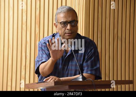 Kolkata, Bengala Occidentale, India. 26th maggio, 2023. Giustizia Ashim Kumar Banerjee, Patron, Associazione fotografica di Dum Dum, che tiene la sua conferenza alla 12th Benu Sen Memorial Lecture di Kolkata in occasione del 91st° compleanno di Benu Sen (1932-2022), eminente artista fotografico ed educatore. (Credit Image: © Biswarup Gangully/Pacific Press via ZUMA Press Wire) SOLO PER USO EDITORIALE! Non per USO commerciale! Foto Stock