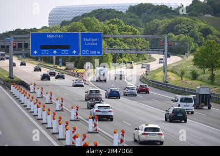 Dirnismaning, Germania. 26th maggio, 2023. Autobahn A9 il 26 maggio 2023 prima di Pentecoste. Traffico fluente? Credit: dpa/Alamy Live News Foto Stock