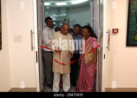 India. 26th maggio, 2023. Lo scultore Padma Bhushan RAM Sutar Who Made the Statua of Unity (la statua più alta del mondo) inaugura una mostra di pittura di gruppo, organizzata dalla Mewar Art Gallery. (Foto di Ranjan Basu/Pacific Press) Credit: Pacific Press Media Production Corp./Alamy Live News Foto Stock