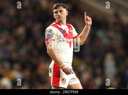 Lewis Dodd di St Helens festeggia il lancio di un gol per vincere la partita tramite gol d'oro durante la partita della Betfred Super League all'Headingley Stadium, Leeds. Data immagine: Venerdì 26 maggio 2023. Foto Stock