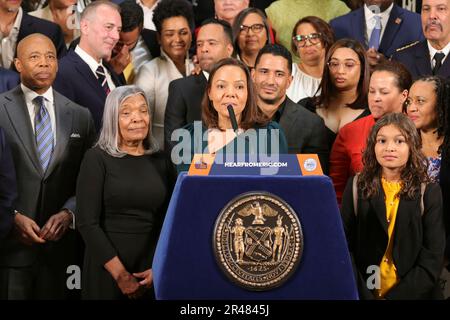 City Hall, New York, USA, 26 maggio 2023 - il sindaco di New York Eric Adams ha annunciato oggi la nomina di Ana Almanzar come viceministro per iniziative strategiche, succedendo al precedente viceministro ed attuale primo viceministro Sheena Wright al City Hall venerdì 26 maggio 2023. Foto: Luiz Rampelotto/EuropaNewswire Foto Stock