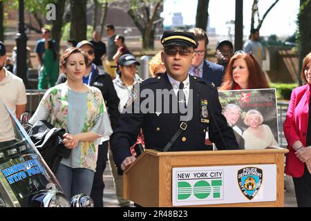 One Police Plaza, New York, USA, 26 maggio 2023 - New York City Department of Transportation (NYC DOT), New York City Police Department (NYPD), E la NYC Taxi and Limousine Commission (TLC) si trovava oggi fuori da una piazza della polizia per annunciare importanti iniziative per ridurre la velocità e la guida ubriaca prima del fine settimana del Memorial Day a New York. Foto: Luiz Rampelotto/EuropaNewswire Credit: dpa picture Alliance/Alamy Live News Foto Stock