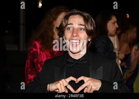 27 maggio 2023, Cannes, Cote d'Azur, Francia: RAPHAEL luce partecipa alla proiezione di 'ipnotico' durante il 76th° Festival annuale del cinema di Cannes al Palais des Festivals il 26 maggio 2023 a Cannes, Francia (Credit Image: © Mickael Chavet/ZUMA Press Wire) SOLO PER USO EDITORIALE! Non per USO commerciale! Foto Stock