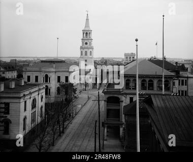 Incontro con la St. [Street, Looking] South, Charleston, S.C., c1907. St La Chiesa di Michele a sinistra. Foto Stock