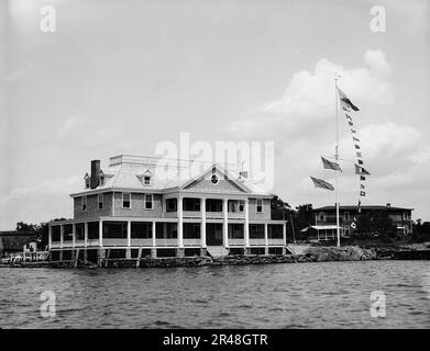 Clubhouse, I.H. Y.C., 1897 luglio 31. Probabilmente l'Indian Harbor Yacht Club, non la clubhouse dell'Indian Harbor Yacht Club in piedi a Greenwich, Conn., nel 1897. Foto Stock