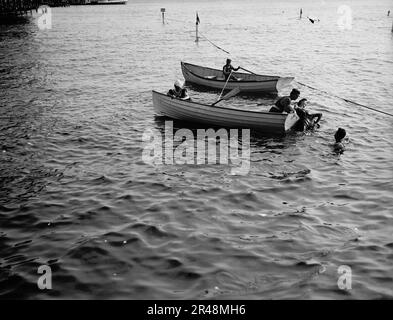 Salvare una vita, tra il 1900 e il 1905. Foto Stock