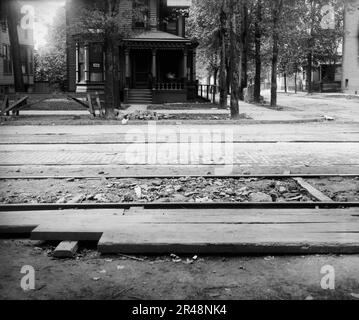 Lavori di costruzione, separazione di grado, quattordicesimo Avenue, Detroit, Michigan, tra 1905 e 1915. Foto Stock