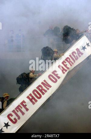 US Navy U.S.A. Marines ha assegnato alla 2nd divisione Marine a bordo degli Stati Uniti Nave da crociera Navy's 2nd Fleet Foto Stock