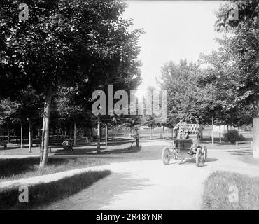 Ingresso al Parco del Sanitarium, Alma, Michigan, tra le 1895:1910 e le 17:00. Foto Stock
