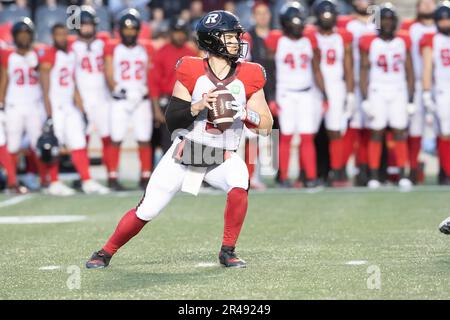 Ottawa, Canada. 26th maggio, 2023. Il quartback dei Redneri di Ottawa Nick Arbuckle (9) si mette in palio durante la partita di preasone CFL tra Montreal Alouettes e Ottawa Redblacks tenutasi al TD Place Stadium di Ottawa, Canada. Daniel Lea/CSM/Alamy Live News Foto Stock