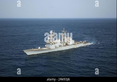 US Navy il cacciatorpediniere della classe Spruance USS Briscoe (DD 977) in corso Foto Stock