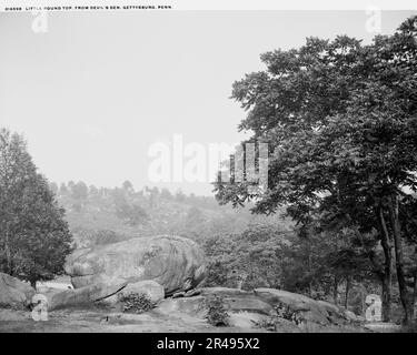 Little Round Top da Devil's Den, Gettysburg, Penn., tra il 1900 e il 1906. Foto Stock