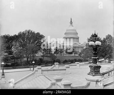 Capitol f[rom] biblioteca Steps, Washington, D.C. Il, tra 1880 e 1897. Foto Stock