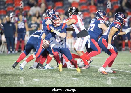 Ottawa, Canada. 26th maggio, 2023. Montreal Alouettes Quarterback Davis Alexander (3) corre con la palla durante il gioco di preason CFL tra Montreal Alouettes e Ottawa Redblacks tenutosi al TD Place Stadium di Ottawa, Canada. Daniel Lea/CSM/Alamy Live News Foto Stock