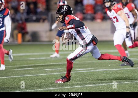 Ottawa, Canada. 26th maggio, 2023. Il quartback di Ottawa Redblacks Tyrie Adams corre con la palla durante la partita di preasone CFL tra Montreal Alouettes e Ottawa Redblacks tenutasi al TD Place Stadium di Ottawa, Canada. Daniel Lea/CSM/Alamy Live News Foto Stock