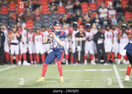 Ottawa, Canada. 26th maggio, 2023. Montreal Alouettes Quarterback Davis Alexander (3) si prepara a lanciare la palla durante il gioco di preason CFL tra Montreal Alouettes e Ottawa Redblacks tenutosi al TD Place Stadium di Ottawa, Canada. Daniel Lea/CSM/Alamy Live News Foto Stock